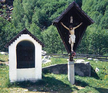 Capitello e croce originaria nei pressi del ponte Gand